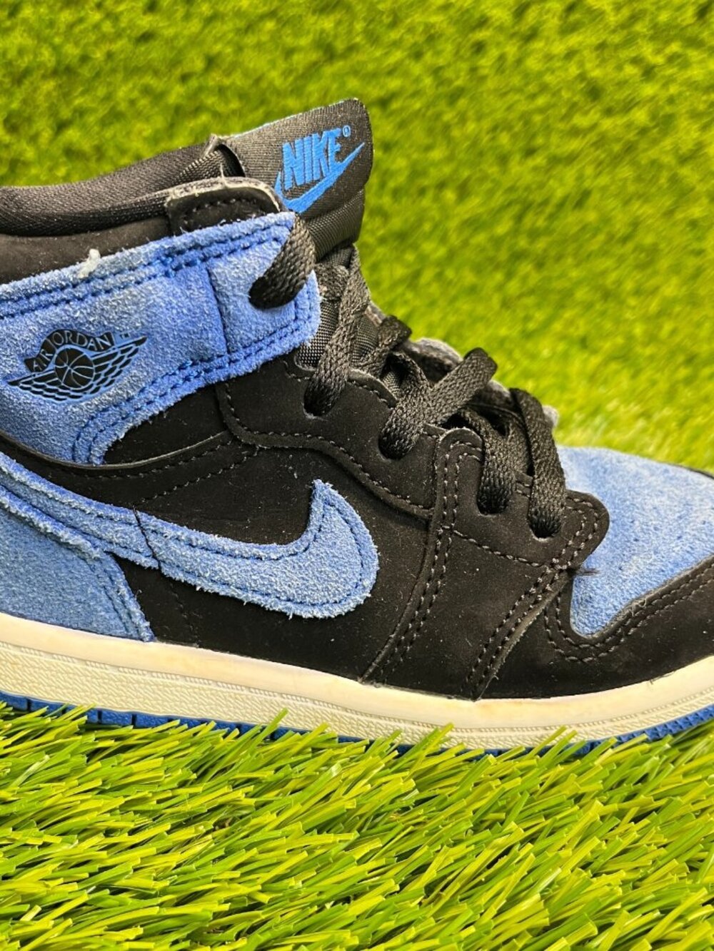 Nike Air Jordan 1 Retro High Boys Size‎ 9C Black Blue Athletic Shoes Sneakers